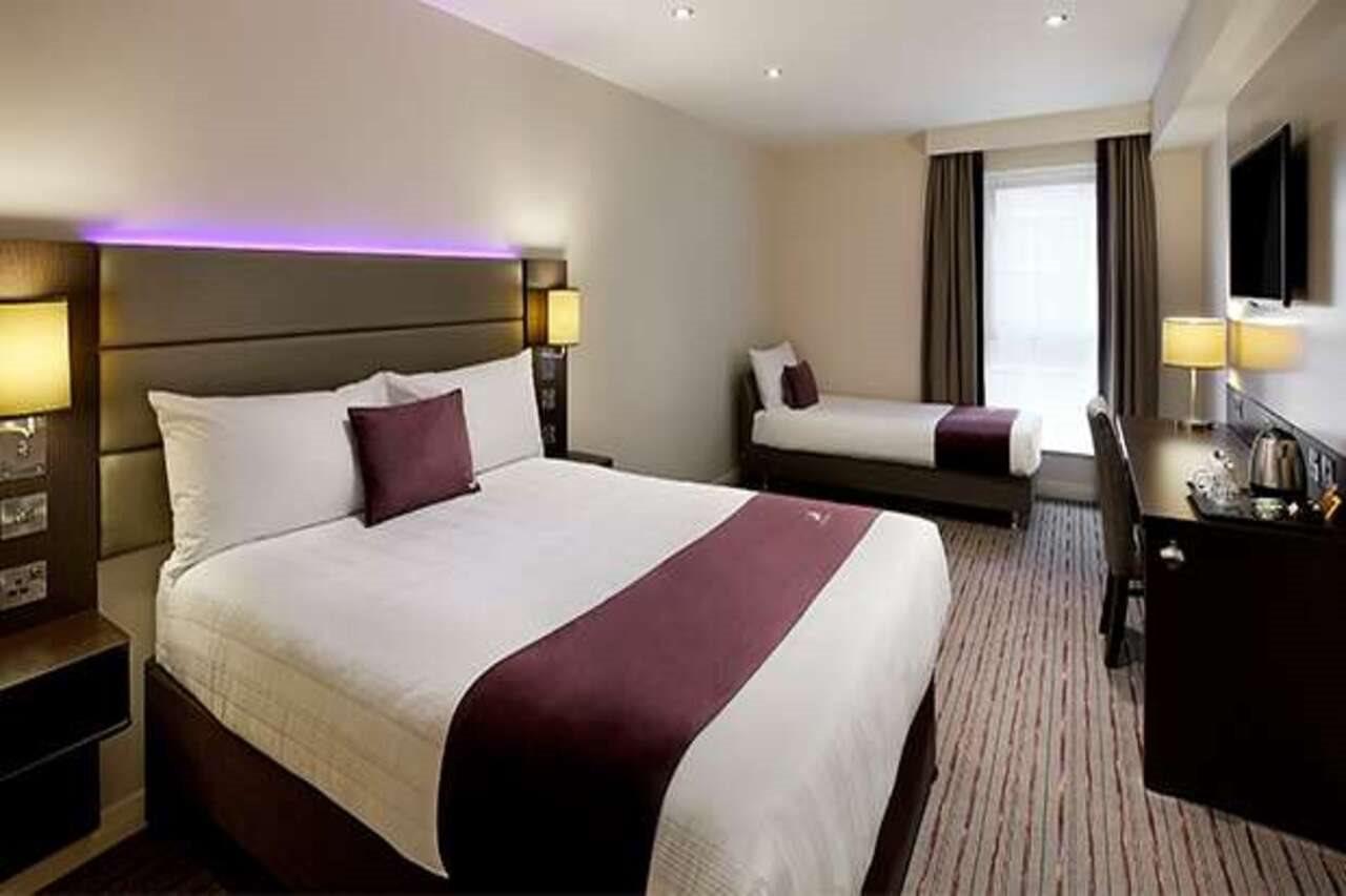 Dundee East Premier Travel Inn Exterior photo
