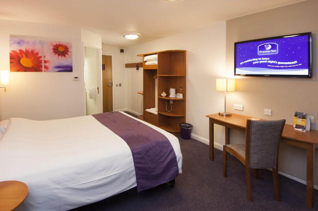 Dundee East Premier Travel Inn Exterior photo